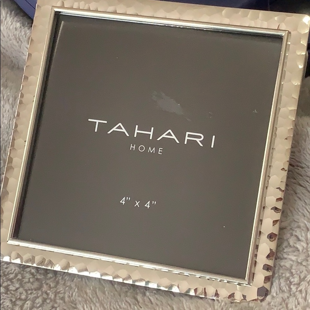 TAHARI 4x4 Frames